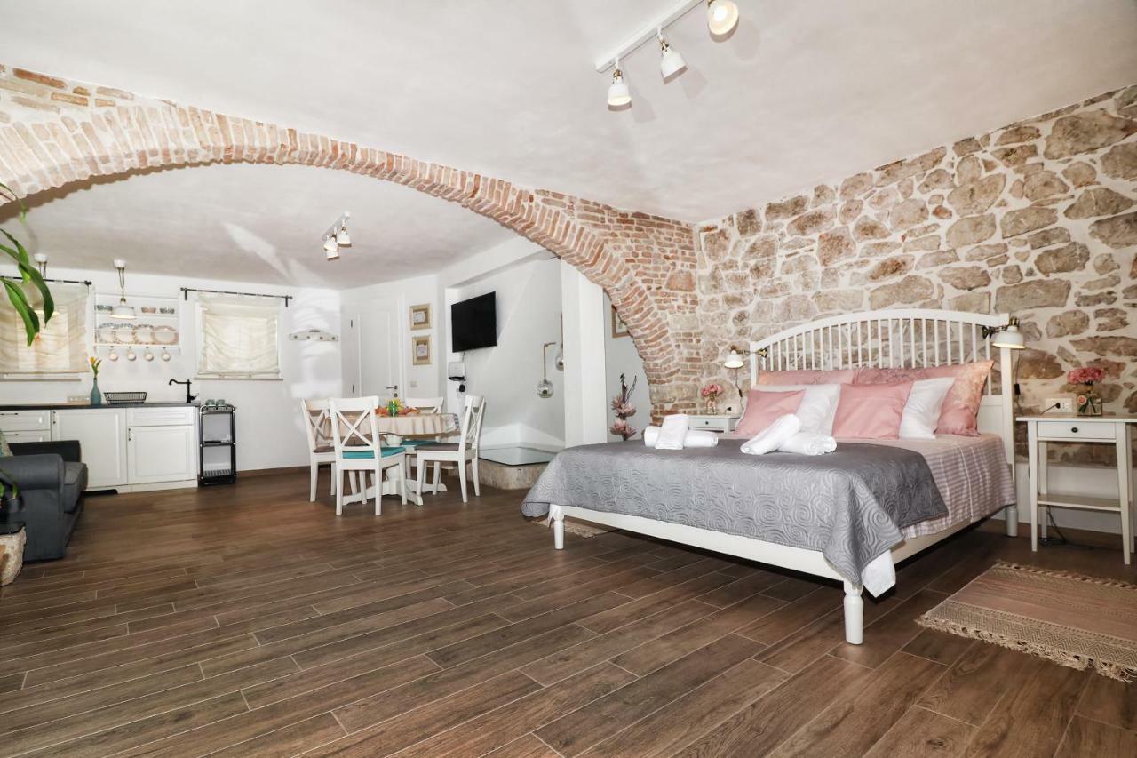 Cozy Apartment Mari Ровинь Экстерьер фото